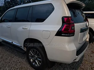 Toyota Land Cruiser Prado 2017 White