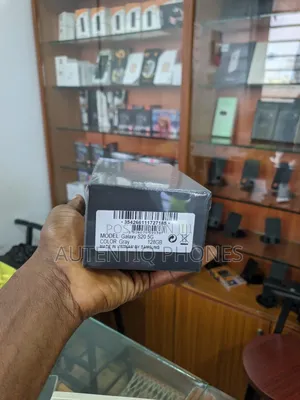 New Samsung Galaxy S20 128 GB Gray