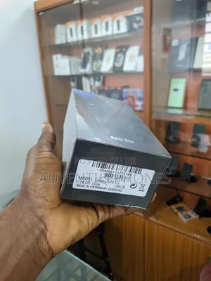 New Samsung Galaxy S20 128 GB Black