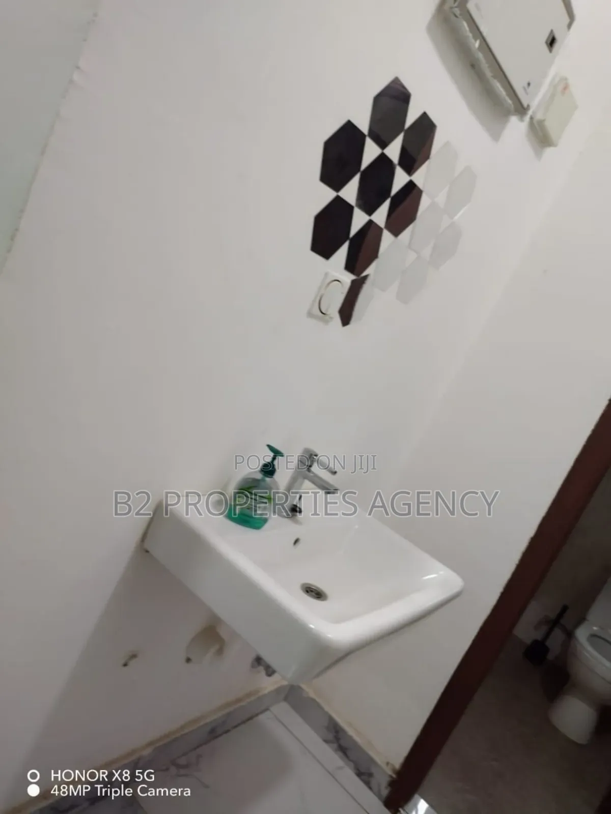 Furnished 6bdrm Mansion in B2 Properties Agency, Kumasi Metropolitan