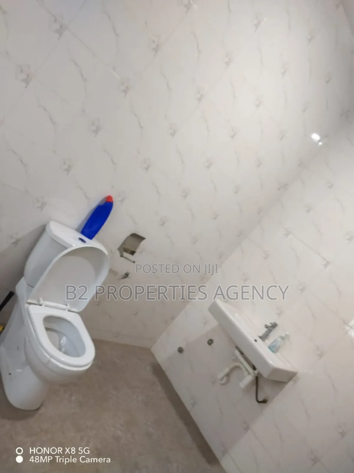 Furnished 6bdrm Mansion in B2 Properties Agency, Kumasi Metropolitan