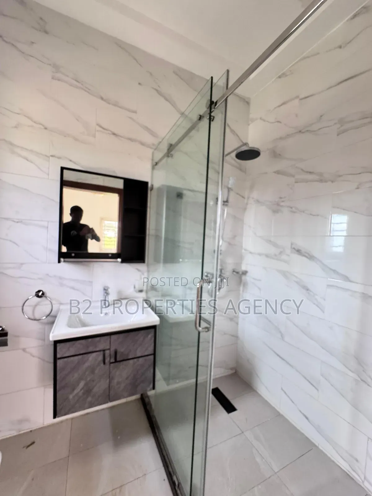4bdrm Mansion in B2 Properties Agency, Accra Metropolitan for rent