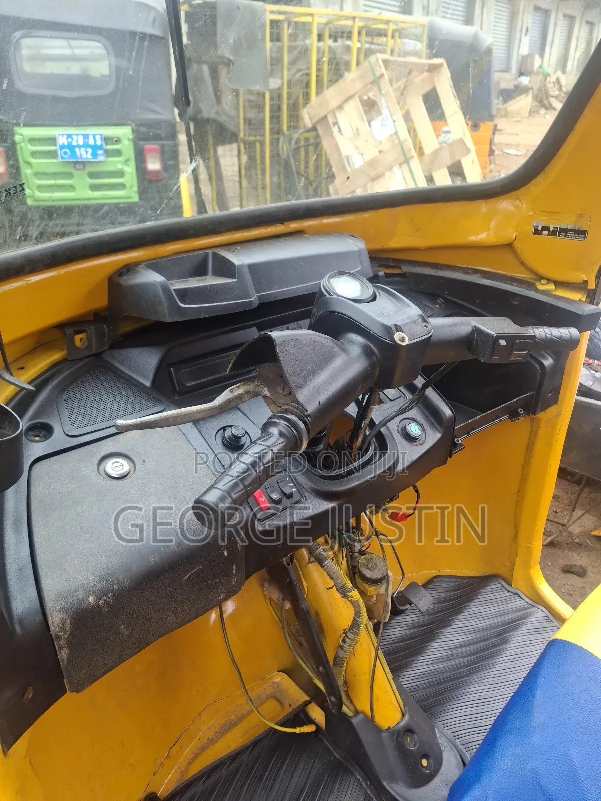 TVS King Deluxe Plus iTouch Start 2022 Yellow