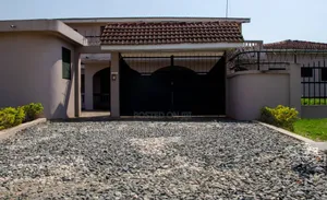 10bdrm House in Lesmon Investment, Takoradi for sale