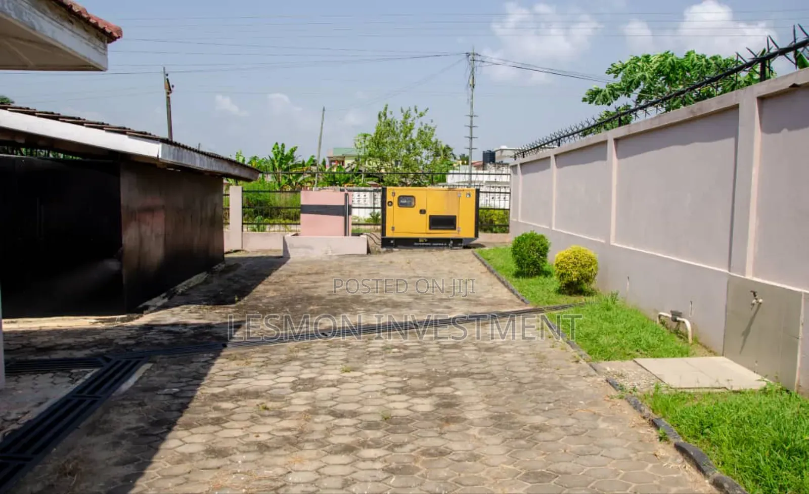 10bdrm House in Lesmon Investment, Takoradi for sale