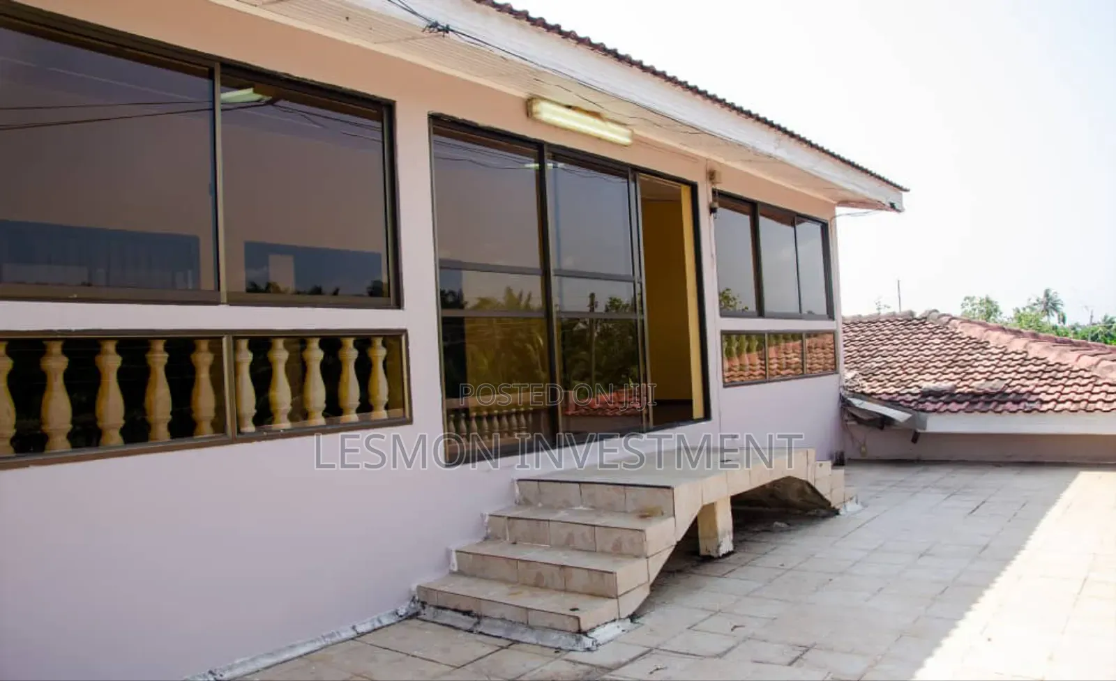10bdrm House in Lesmon Investment, Takoradi for sale
