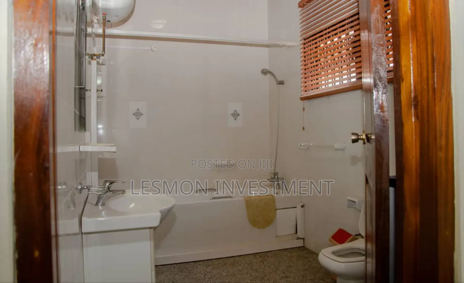 10bdrm House in Lesmon Investment, Takoradi for sale