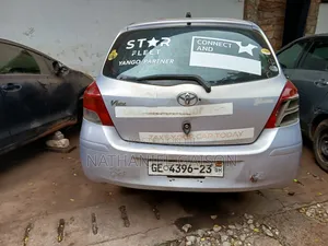 Toyota Vitz 2010 Silver