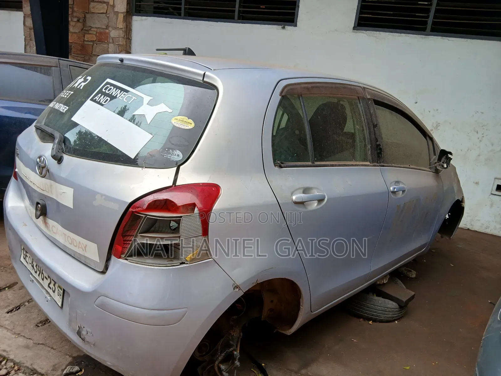 Toyota Vitz 2010 Silver