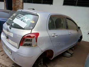 Toyota Vitz 2010 Silver