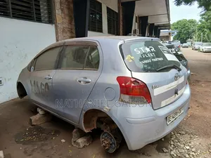 Toyota Vitz 2010 Silver