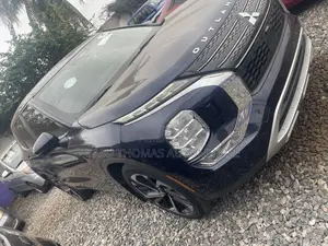 Mitsubishi Outlander 2018 Blue