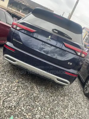 Mitsubishi Outlander 2018 Blue