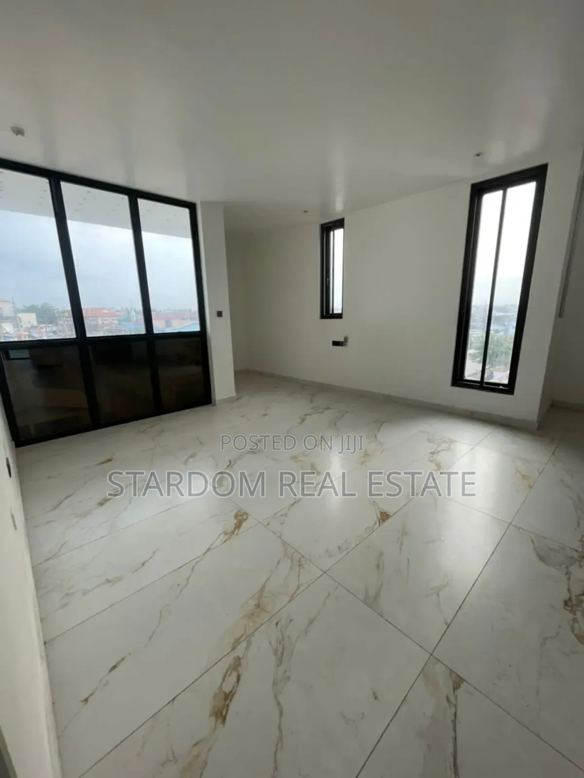 5bdrm Duplex in Adjiringanor, East Legon for sale