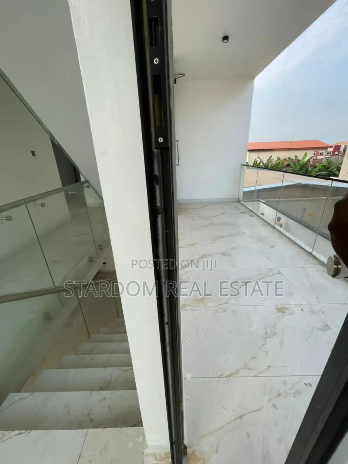 5bdrm Duplex in Adjiringanor, East Legon for sale