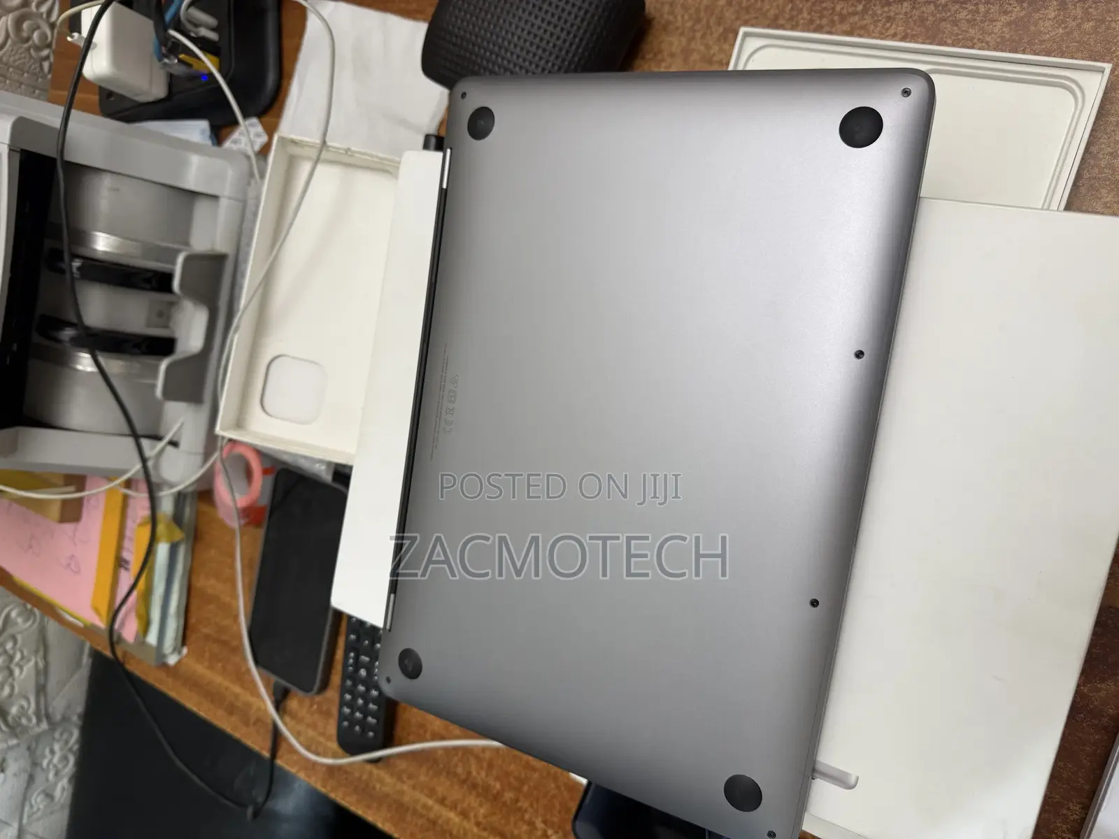 Laptop Apple MacBook Pro 2022 M2 8GB Apple M2 SSD 256GB