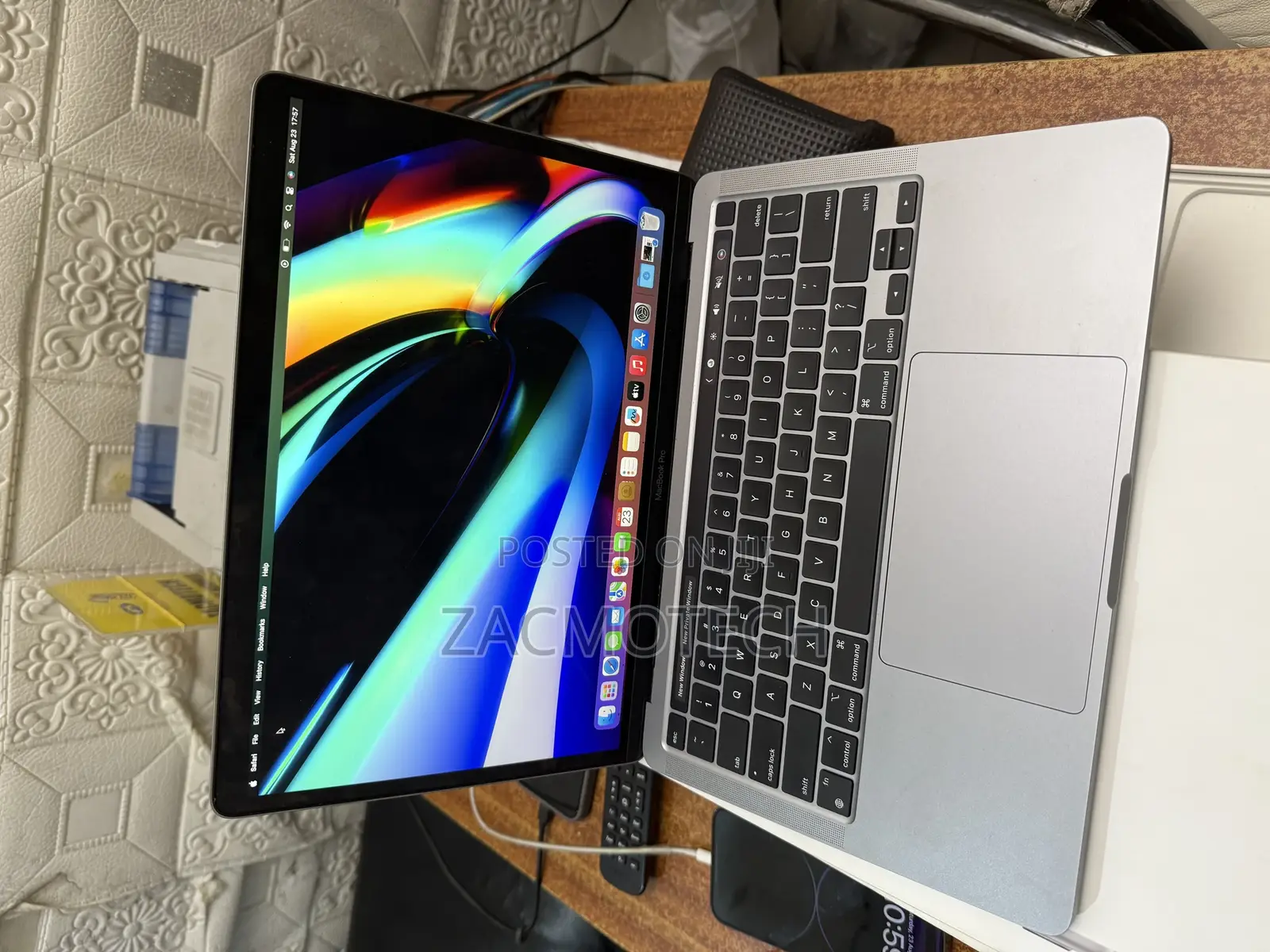 Laptop Apple MacBook Pro 2022 M2 8GB Apple M2 SSD 256GB