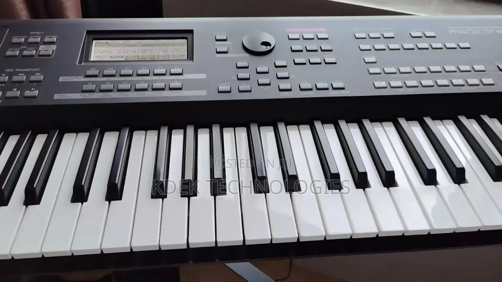 Yamaha Moxf6 61-Key Synthesizer Workstation
 99% New