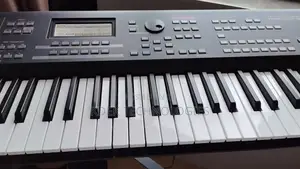 Yamaha Moxf6 61-Key Synthesizer Workstation
 99% New