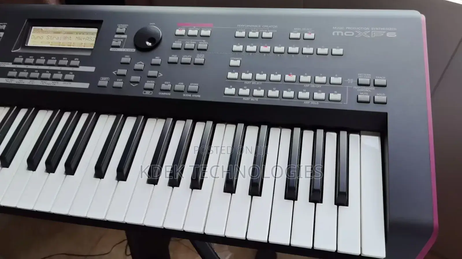 Yamaha Moxf6 61-Key Synthesizer Workstation
 99% New