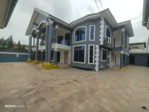 8bdrm Duplex in West Hills Mall Area for sale
