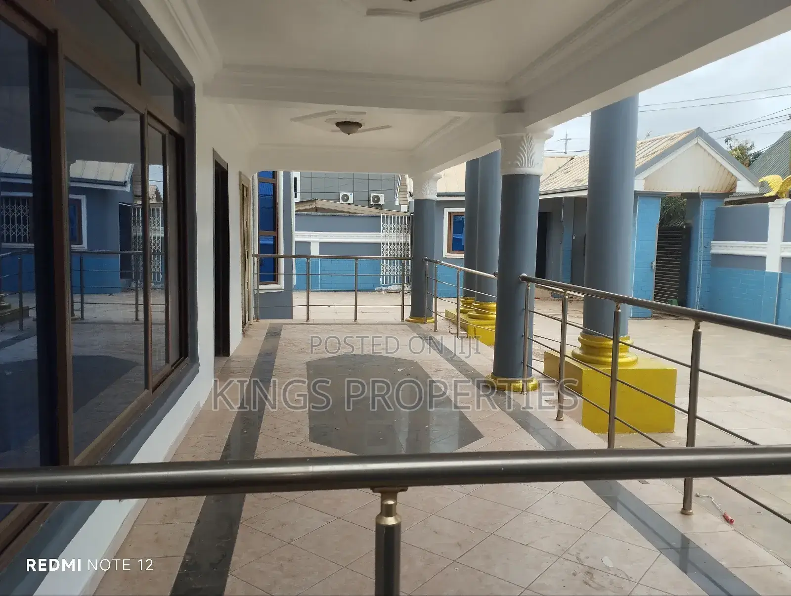 8bdrm Duplex in West Hills Mall Area for sale
