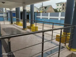 8bdrm Duplex in West Hills Mall Area for sale