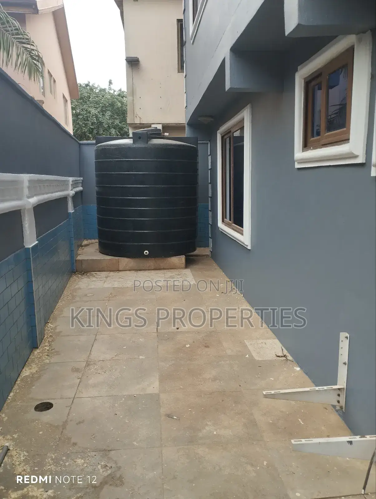 8bdrm Duplex in West Hills Mall Area for sale