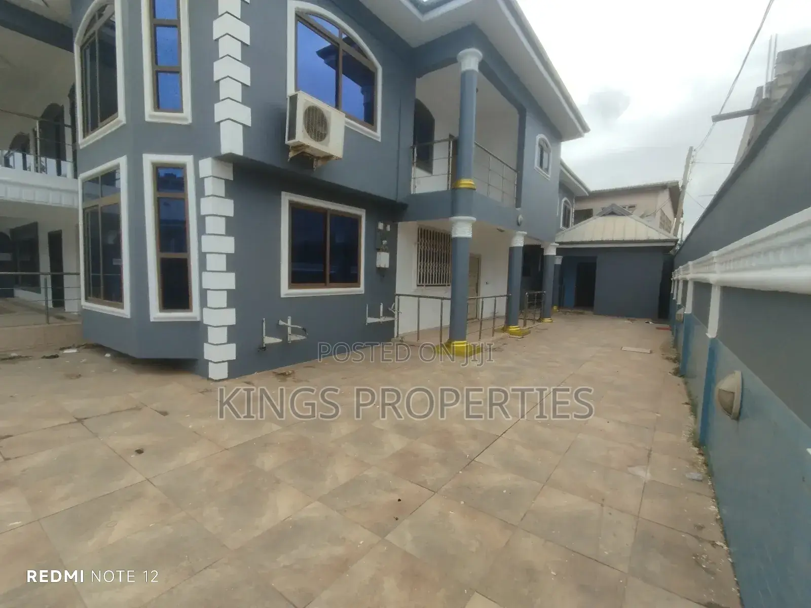 8bdrm Duplex in West Hills Mall Area for sale