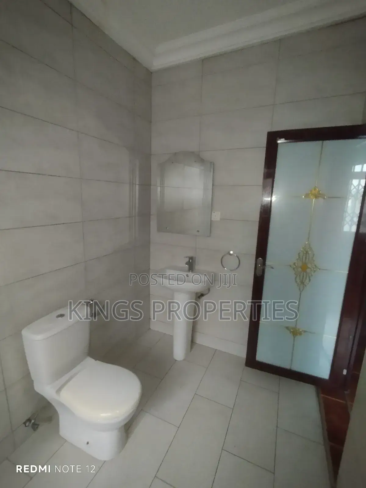 8bdrm Duplex in West Hills Mall Area for sale