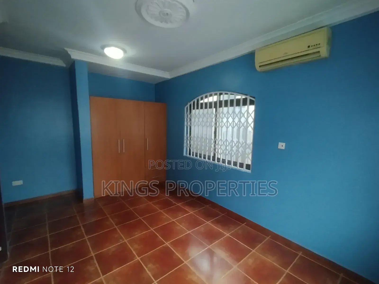 8bdrm Duplex in West Hills Mall Area for sale