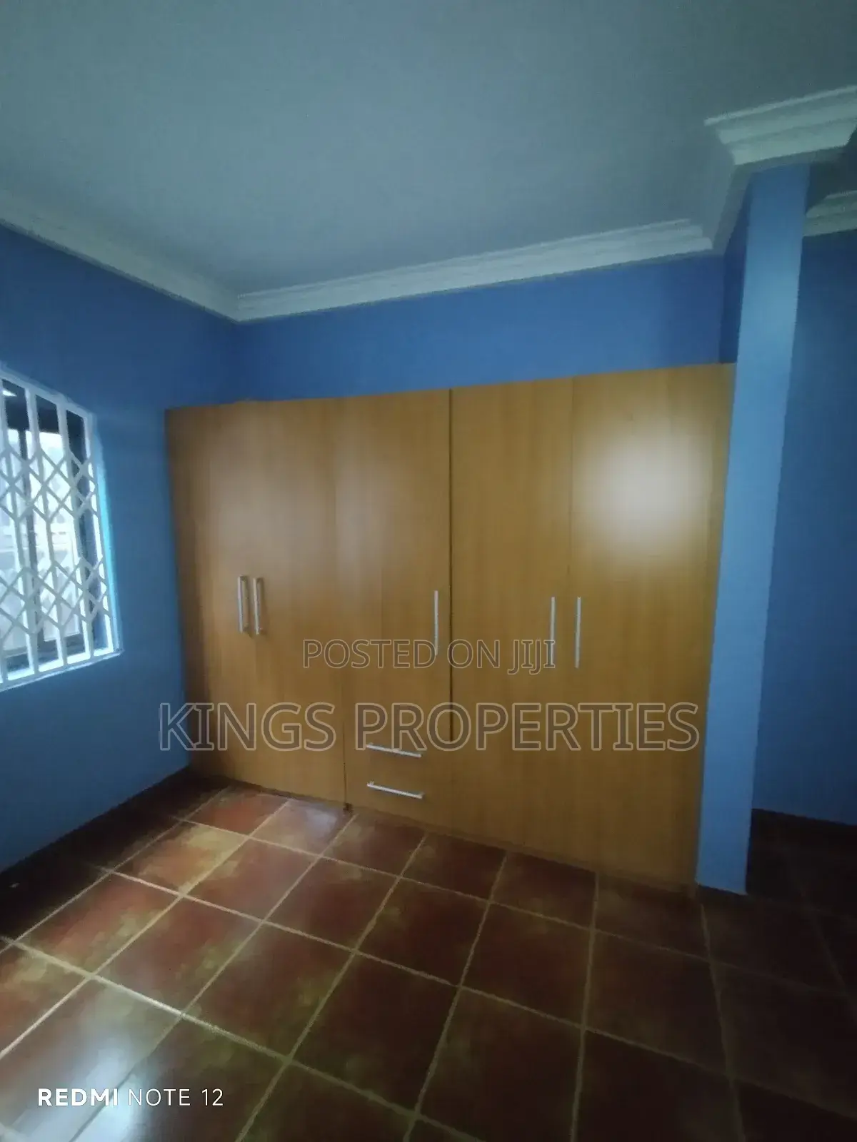 8bdrm Duplex in West Hills Mall Area for sale