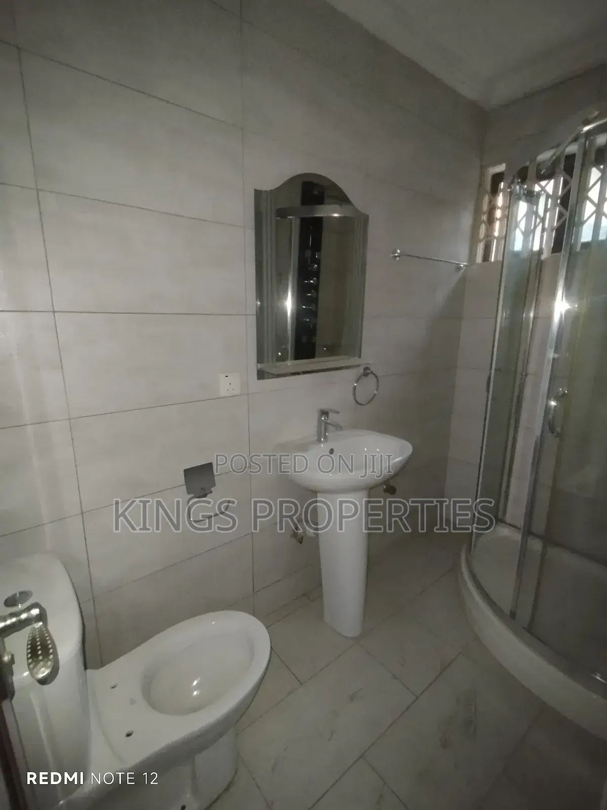 8bdrm Duplex in West Hills Mall Area for sale