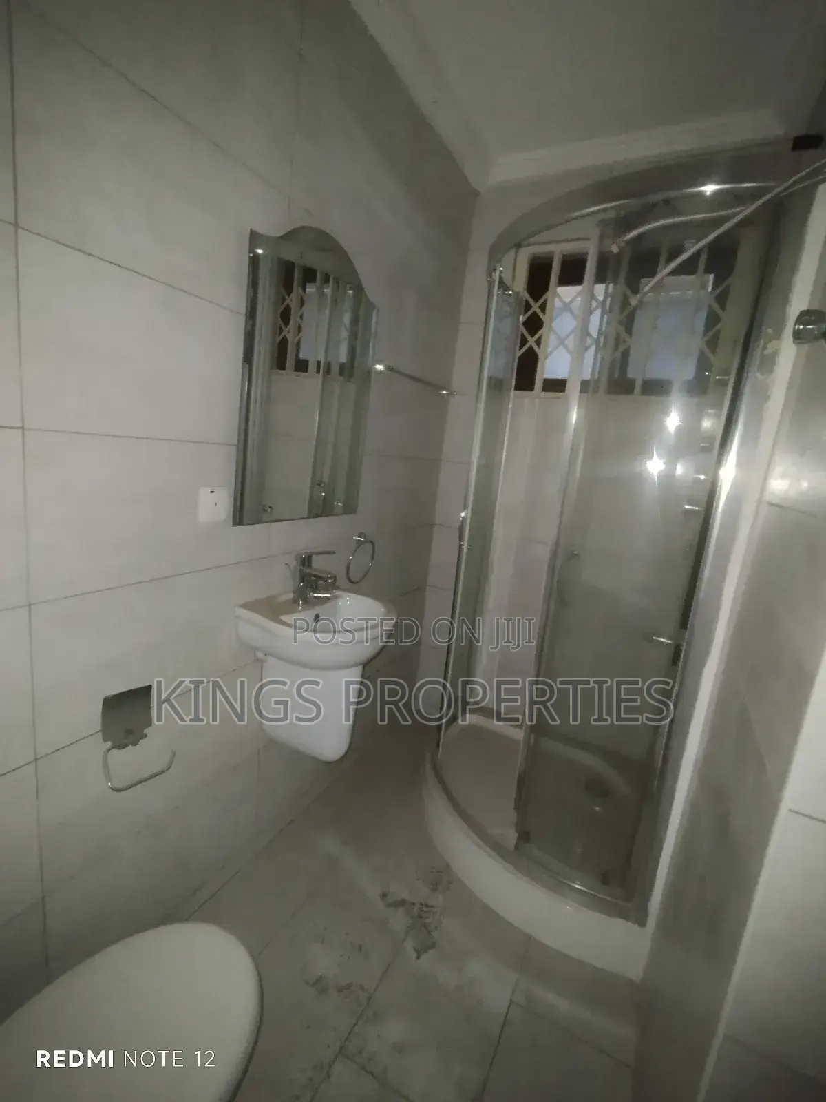8bdrm Duplex in West Hills Mall Area for sale