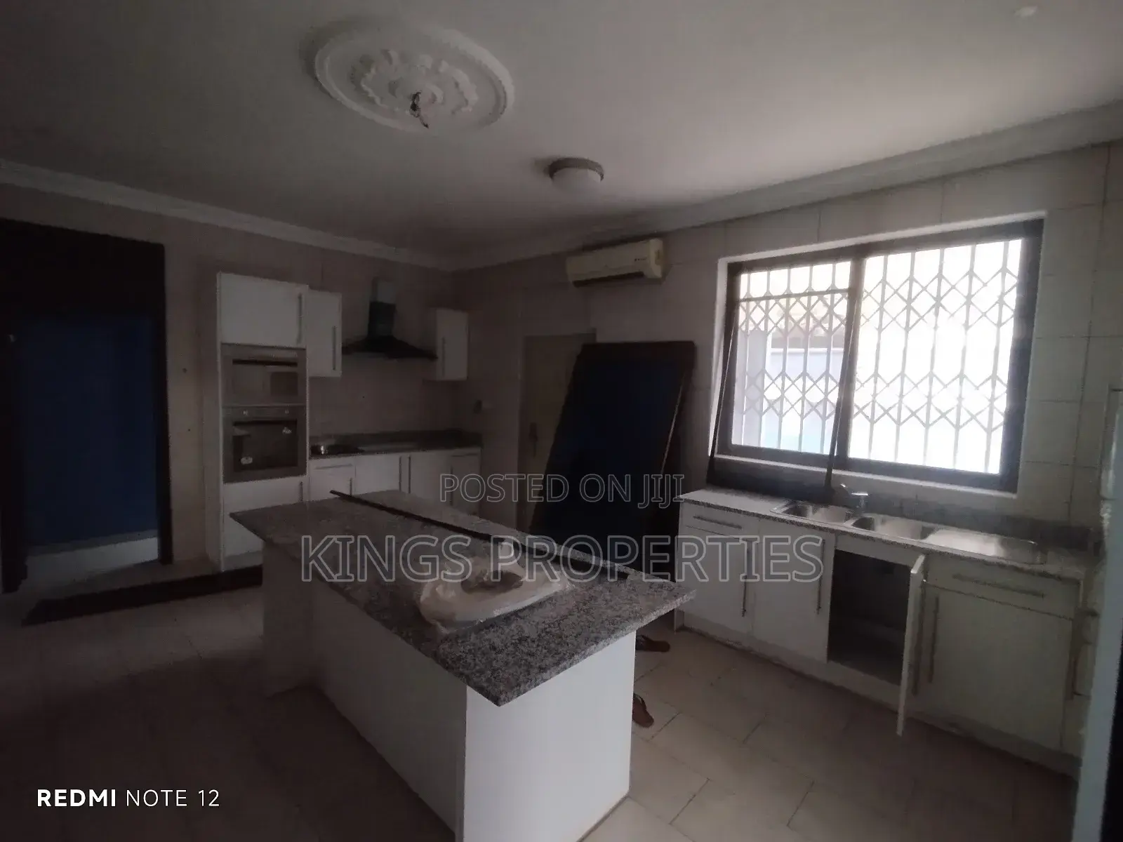 8bdrm Duplex in West Hills Mall Area for sale