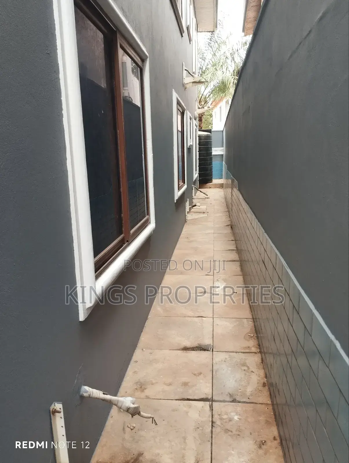 8bdrm Duplex in West Hills Mall Area for sale