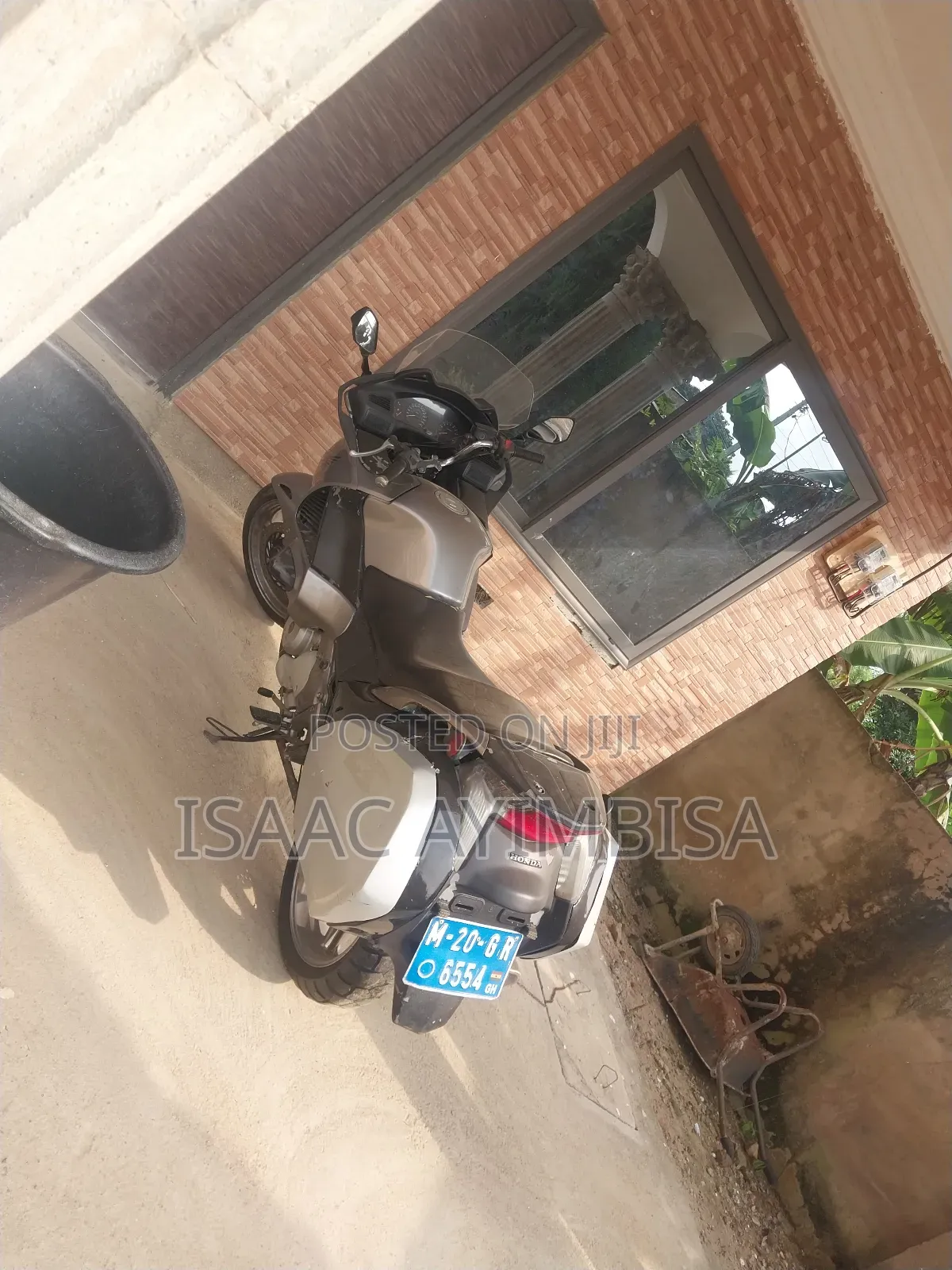 Honda VFR 700F 2010 Silver