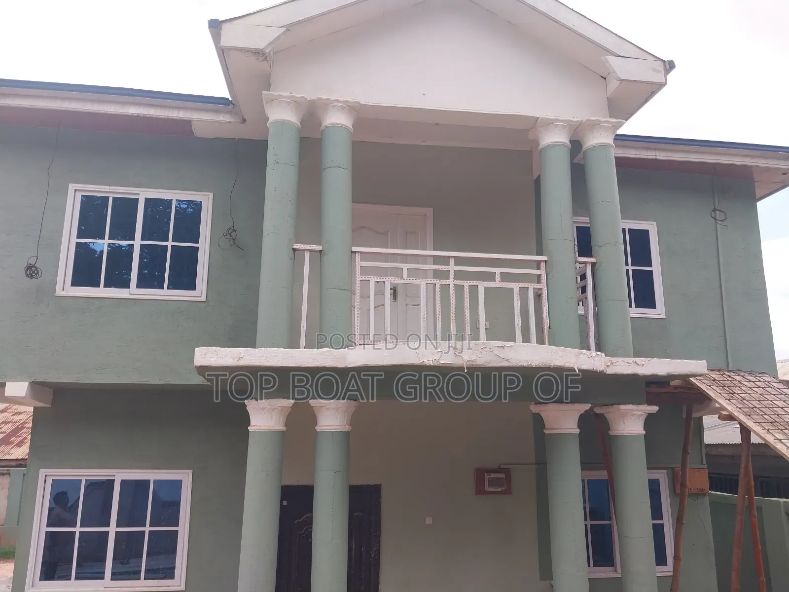 6bdrm House in Top-Boat Estate, Kumasi Metropolitan for sale