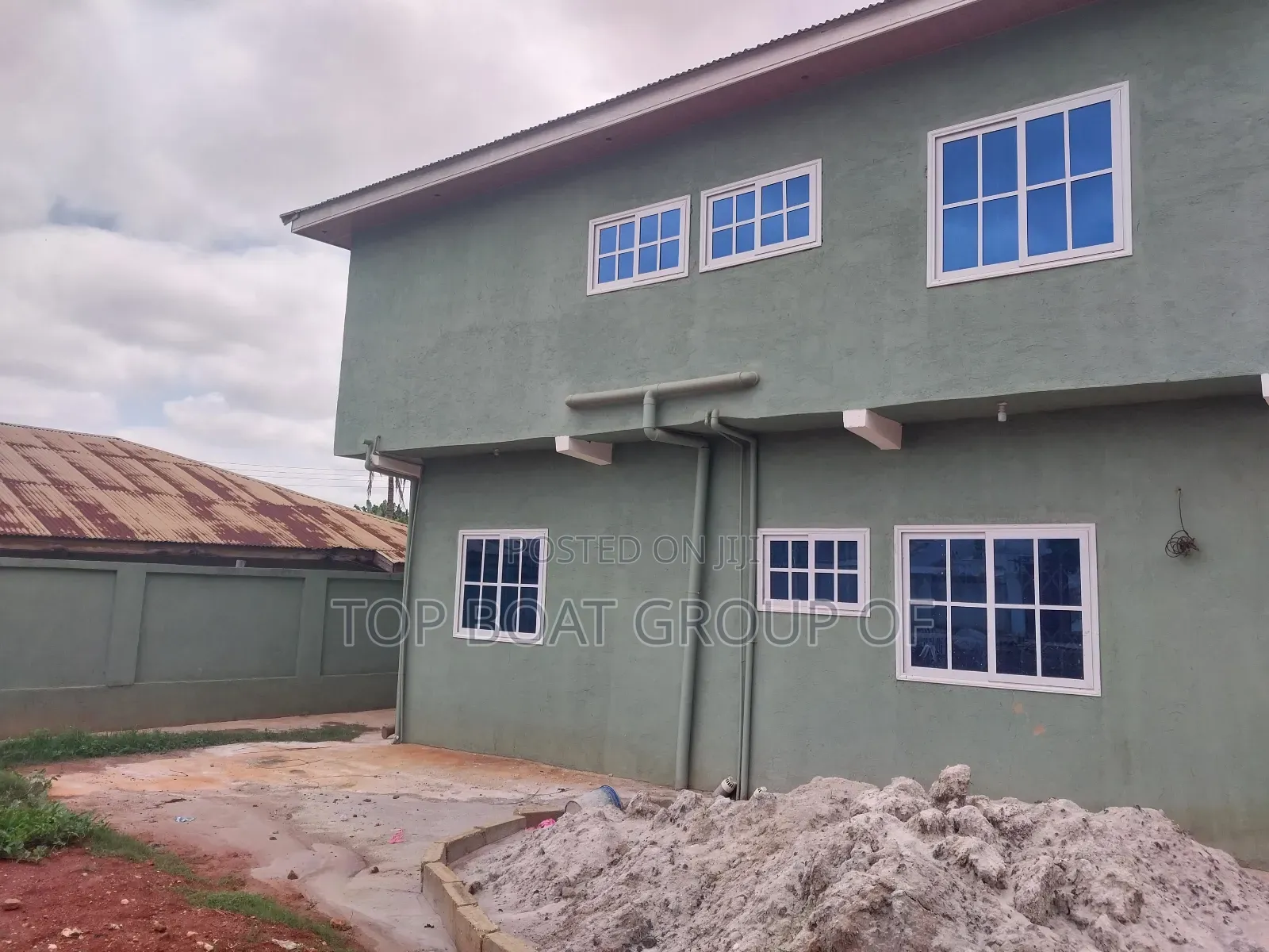 6bdrm House in Top-Boat Estate, Kumasi Metropolitan for sale