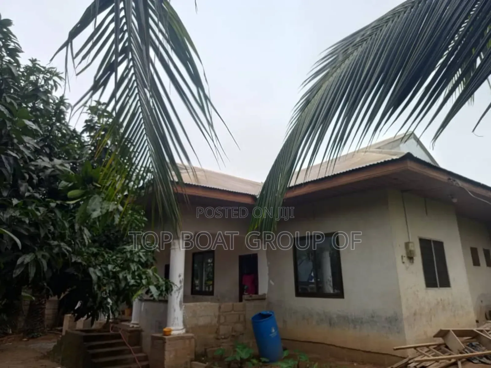 5bdrm House in Top-Boat Estate, Kumasi Metropolitan for sale