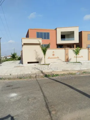 4bdrm Duplex in East Legon for rent
