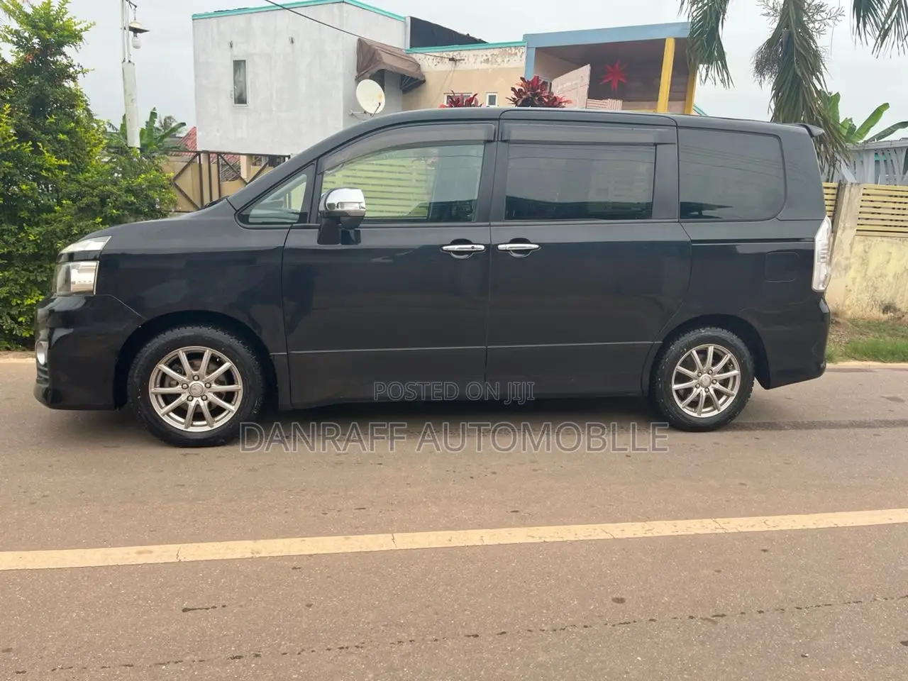Toyota Voxy 2011 Black
