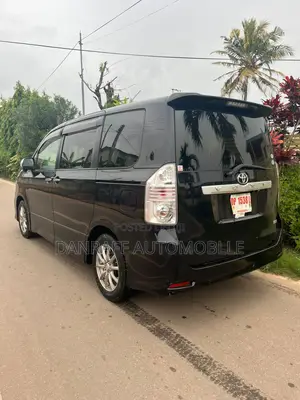 Toyota Voxy 2011 Black