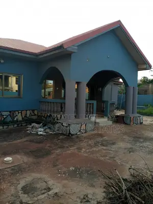 4bdrm House in Westhills Mall for rent