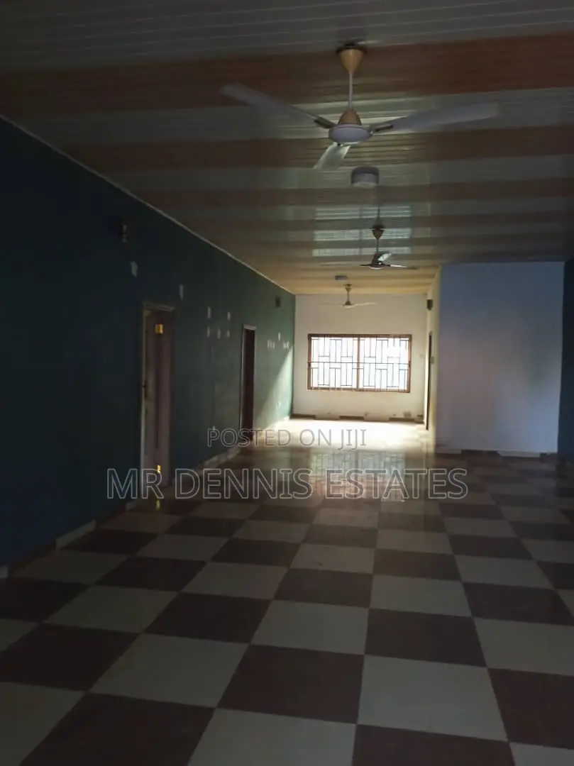 4bdrm House in Westhills Mall for rent