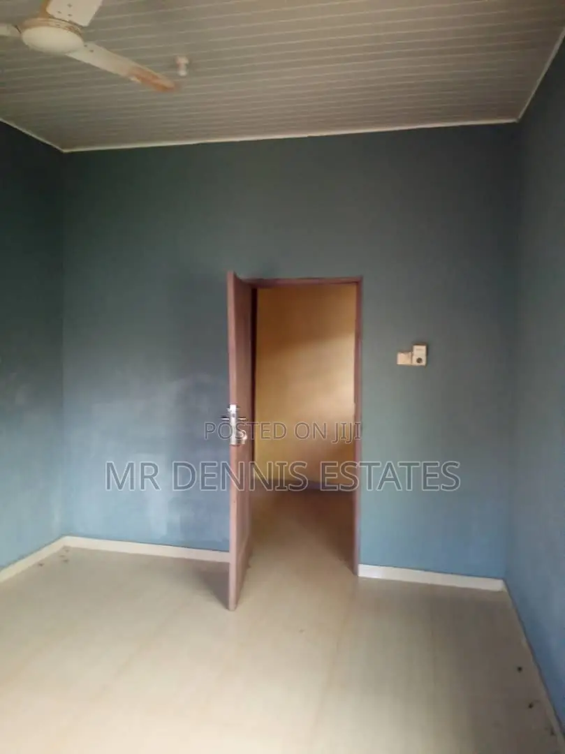 4bdrm House in Westhills Mall for rent