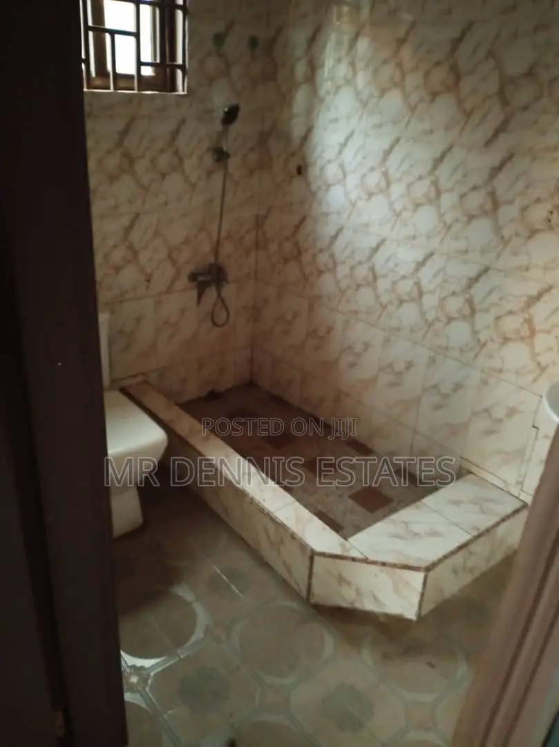 4bdrm House in Westhills Mall for rent