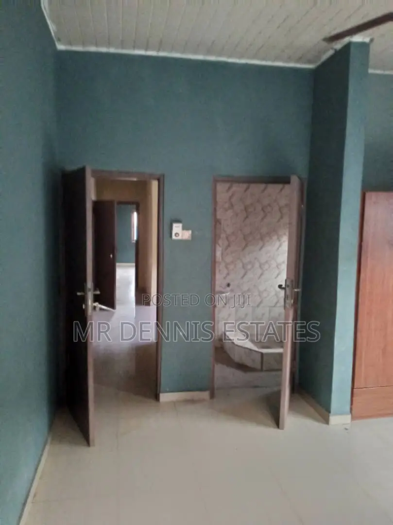 4bdrm House in Westhills Mall for rent