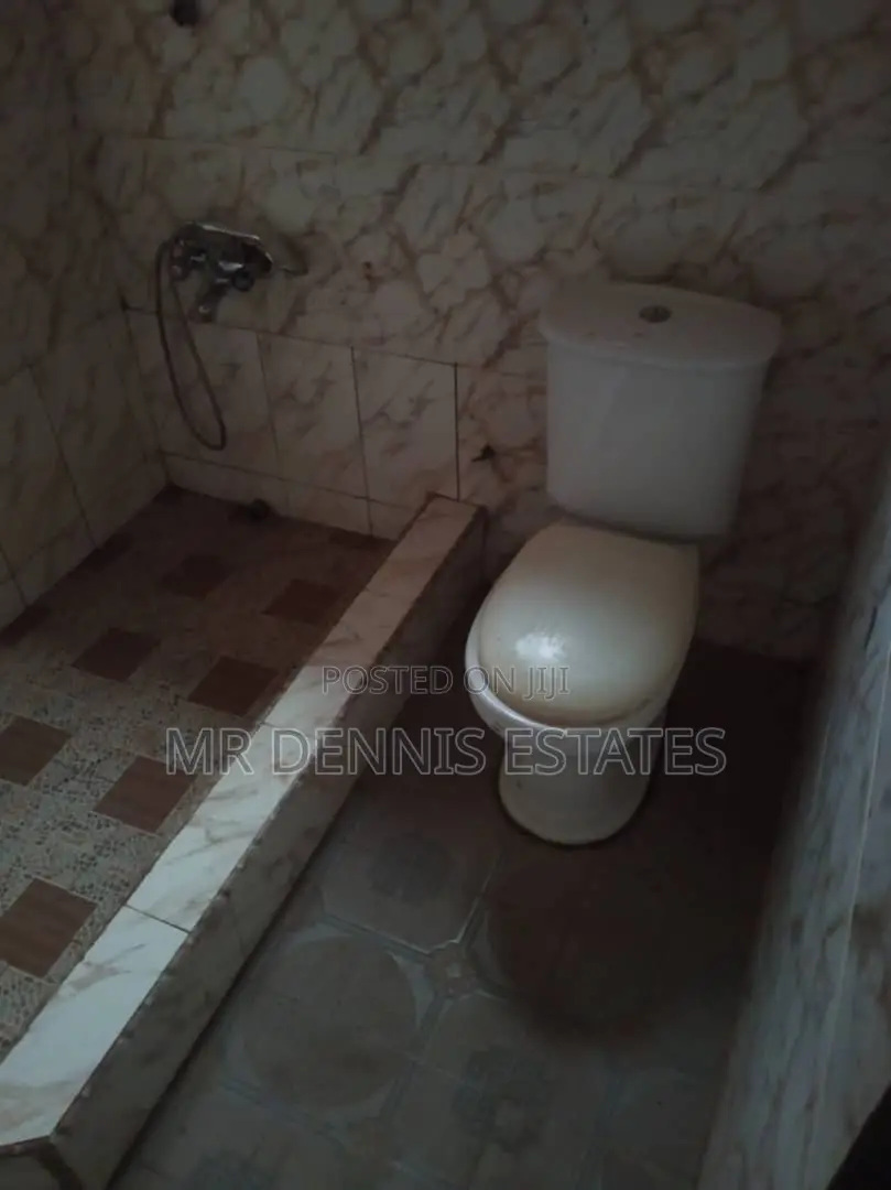 4bdrm House in Westhills Mall for rent