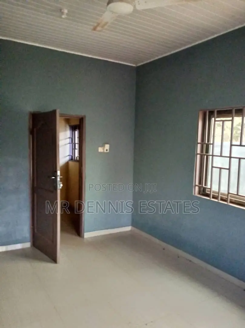 4bdrm House in Westhills Mall for rent